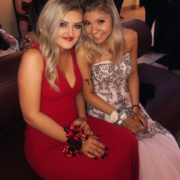 V-NECK SEXY MERMAID STYLE RED PROM DRESS - Picture 2 of 5